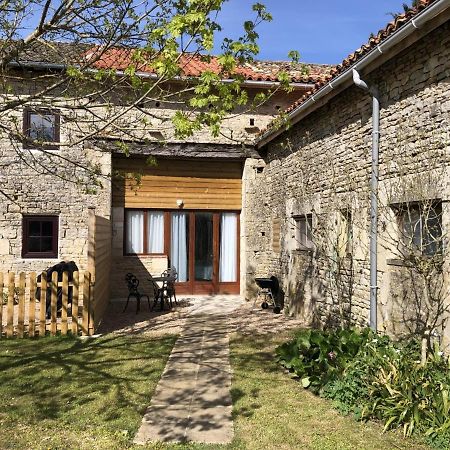 Blacksmiths Apartment In Blanzay - 1 Bed Luaran gambar