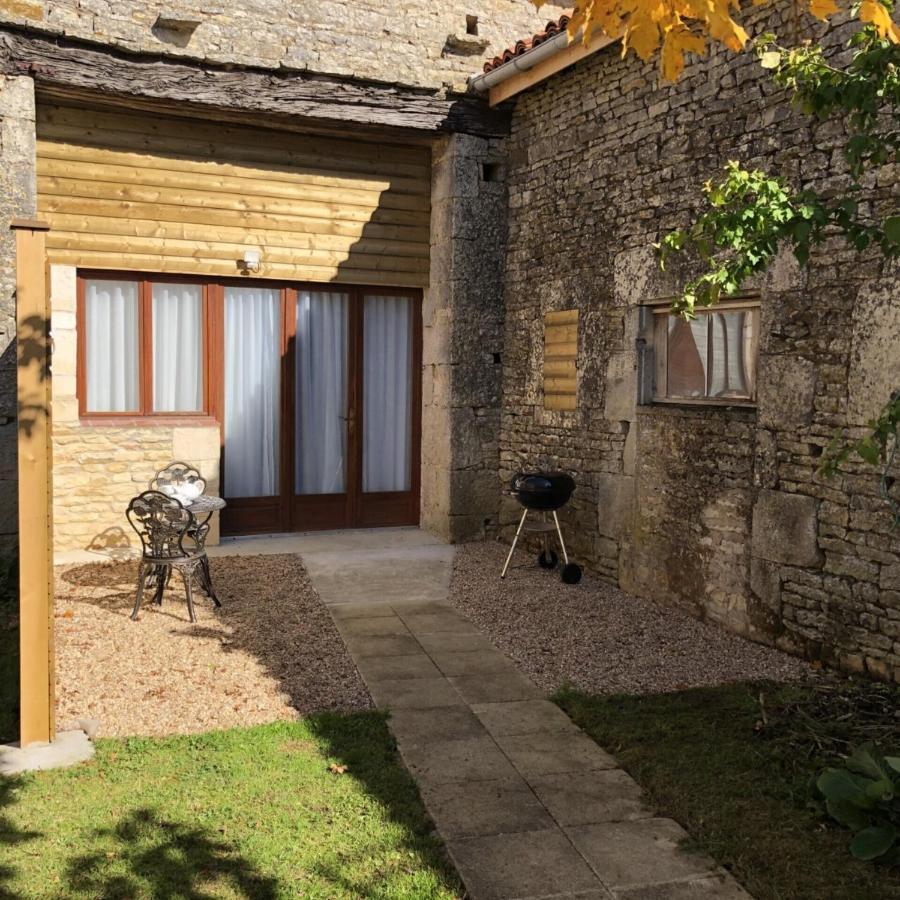 Blacksmiths Apartment In Blanzay - 1 Bed Luaran gambar