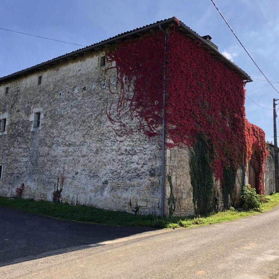 Blacksmiths Apartment In Blanzay - 1 Bed Luaran gambar