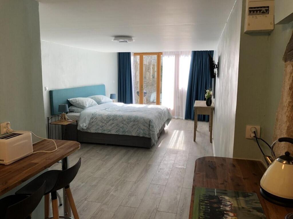 Blacksmiths Apartment In Blanzay - 1 Bed Luaran gambar